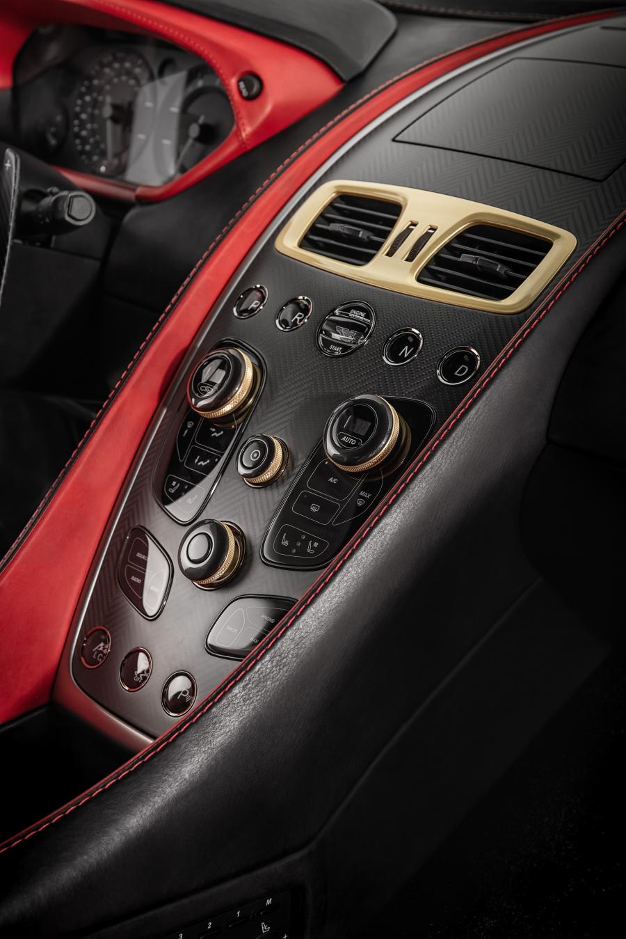 Детали интерьера Aston Martin Vanquish Zagato Concept 2016 года  (фото 5 из 30)